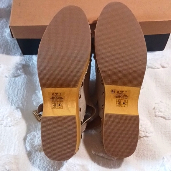 Stunning!  Kelsi Dagger Brooklyn Studded Clogs 9.5 ⚜️ Gorgeous! 👑 - Picture 7 of 12